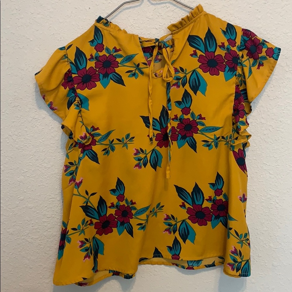 Flower Patterned top - Picture 3 of 4
